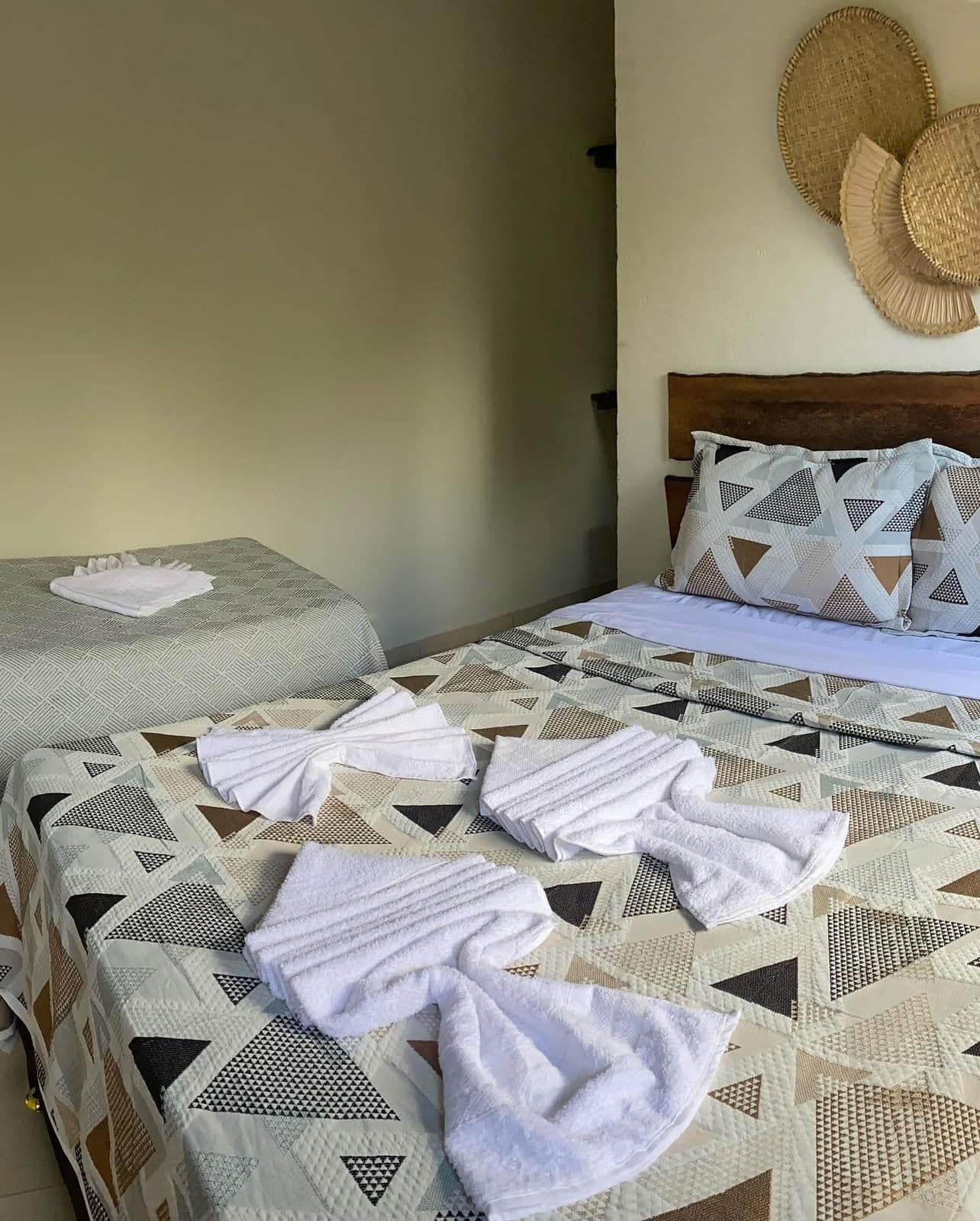 Quarto família — detalhe das camas